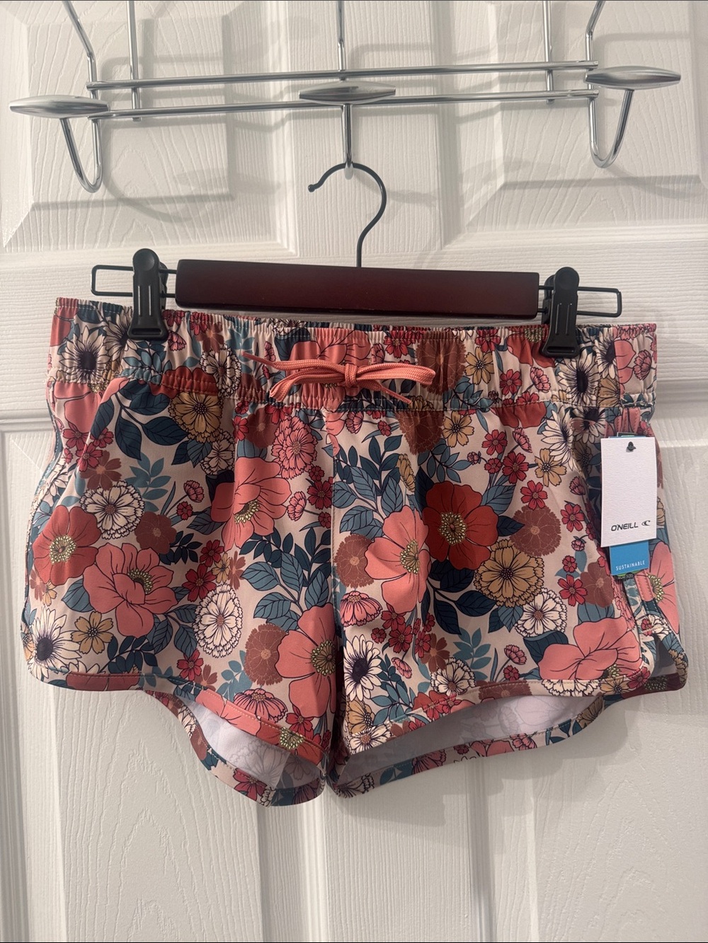 NWT! O'Neill Coral and Navy Floral Athletic Shorts
